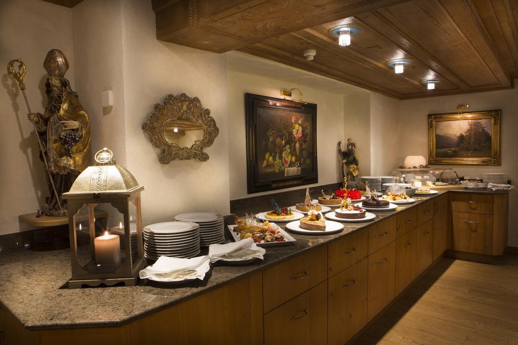 Hotel Sassongher Corvara In Badia Extérieur photo