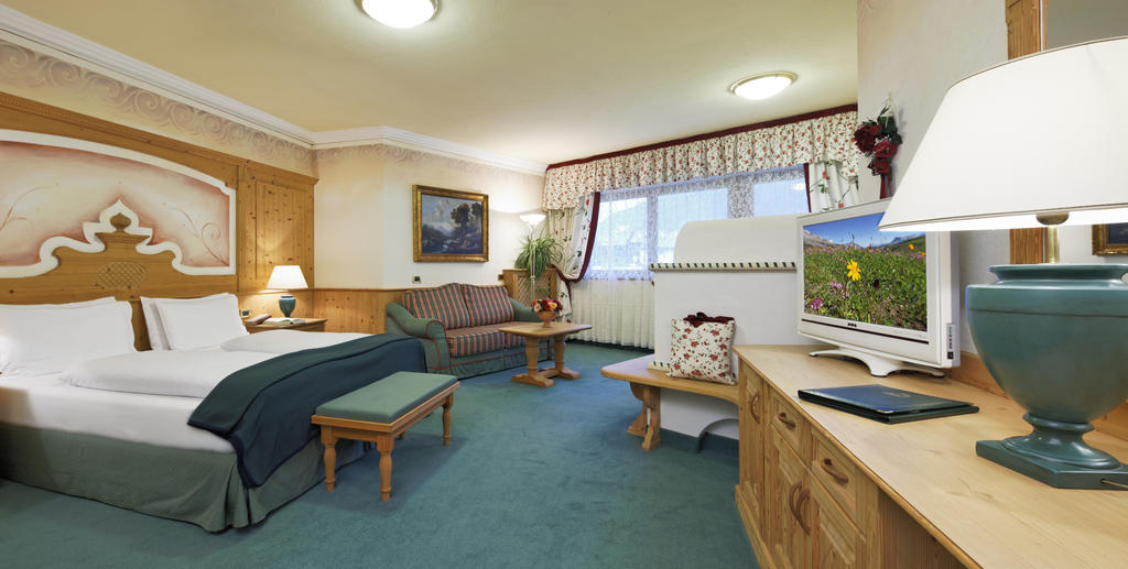 Hotel Sassongher Corvara In Badia Extérieur photo