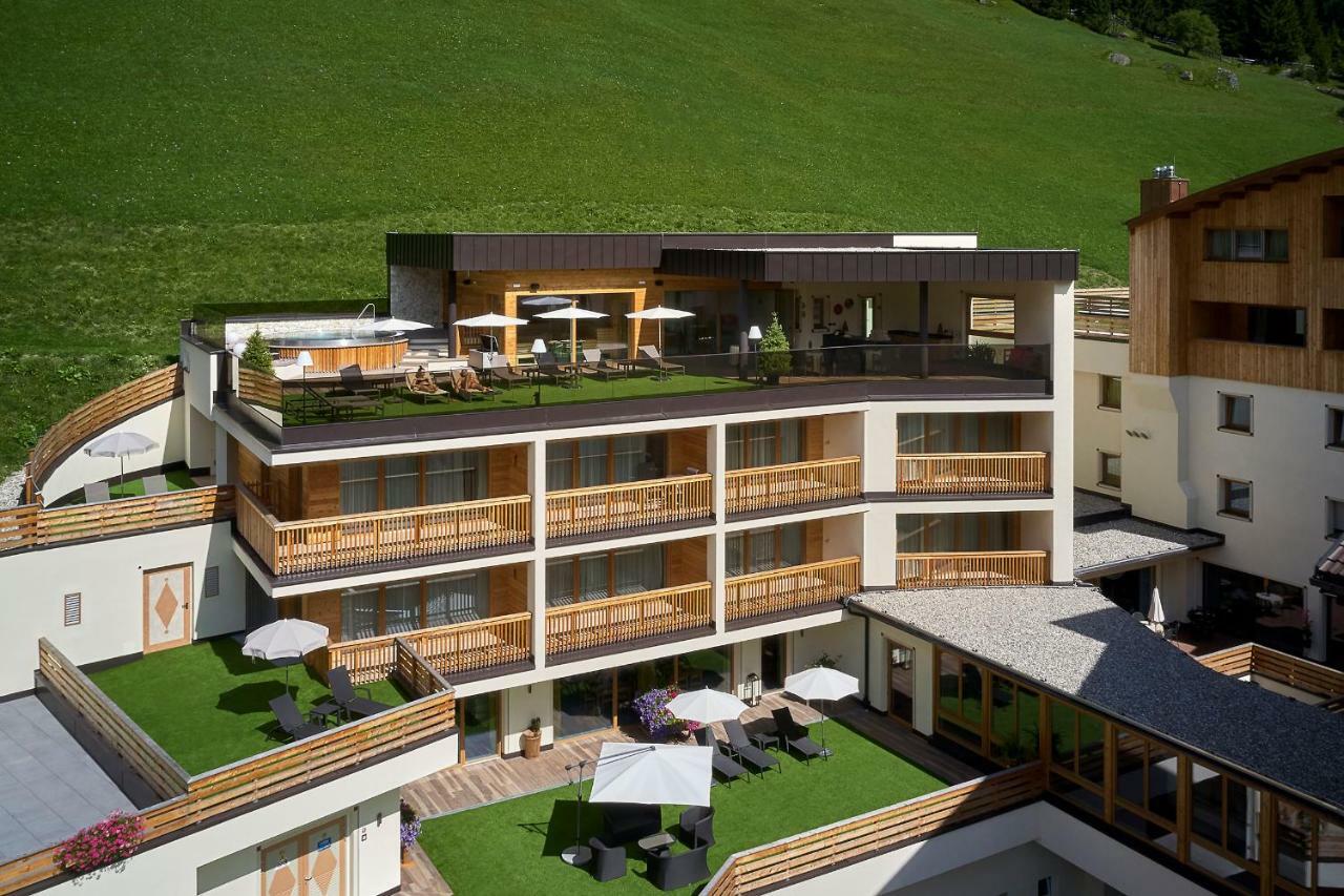 Hotel Sassongher Corvara In Badia Extérieur photo